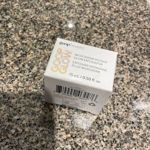 GOOP BEAUTY microderm instant glow exfoliator